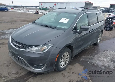 2018 Chrysler Pacifica Touring Plus z USA, uszkodzony, nr VIN 2C4RC1FG2JR101556